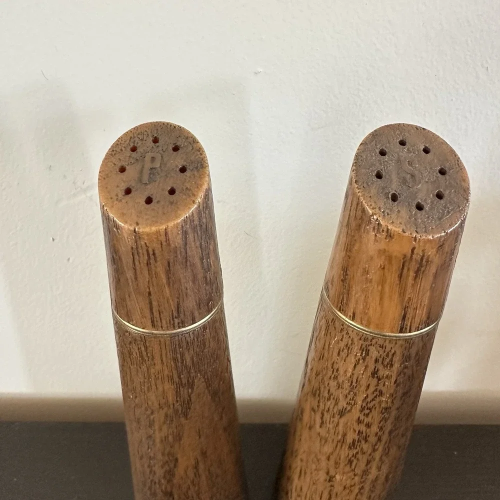 Vintage Mid Century Modern Plastic‎ Wood Look Salt & Pepper Shakers Retro EUC